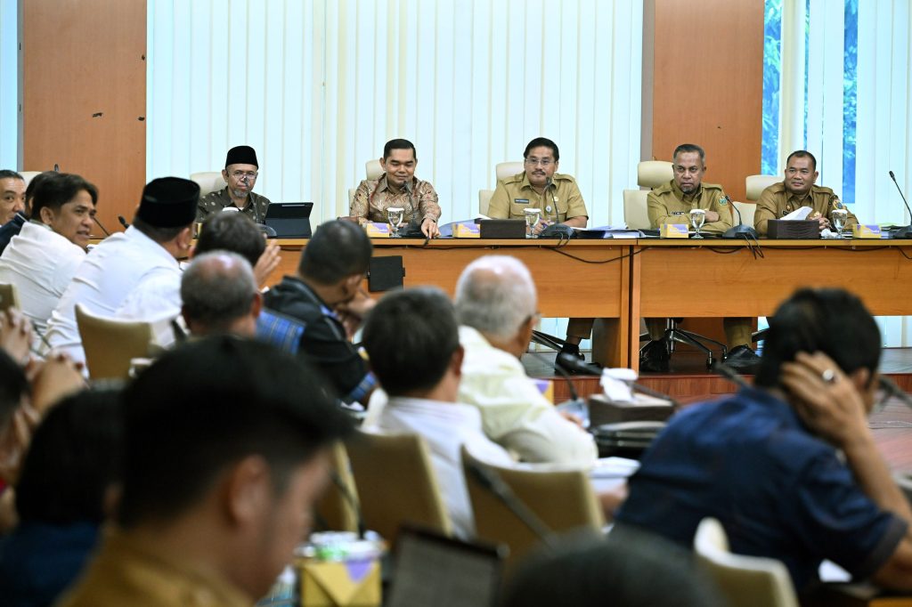 Sekdaprov Serahkan Rancangan KUA dan PPAS Perubahan APBD 2025