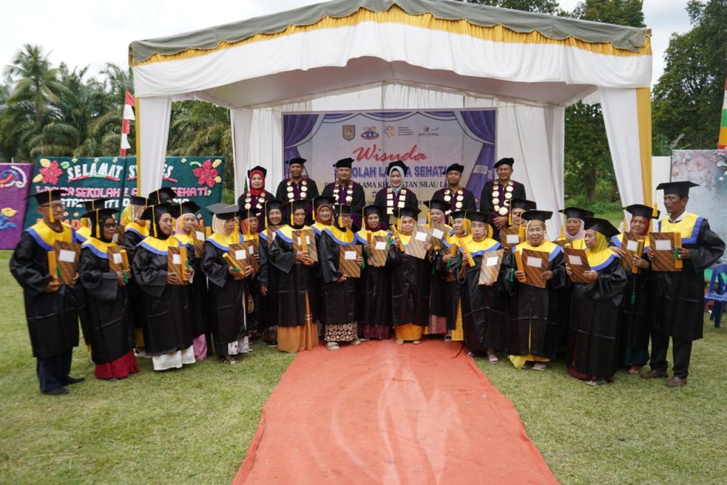 Wabup Asahan Widuda 25 Orang Lansia Sehati