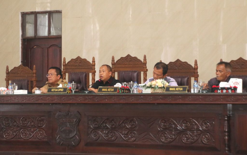 Walkot Wesly Hadiri Rapat Paripurna RAPBD TA 2025