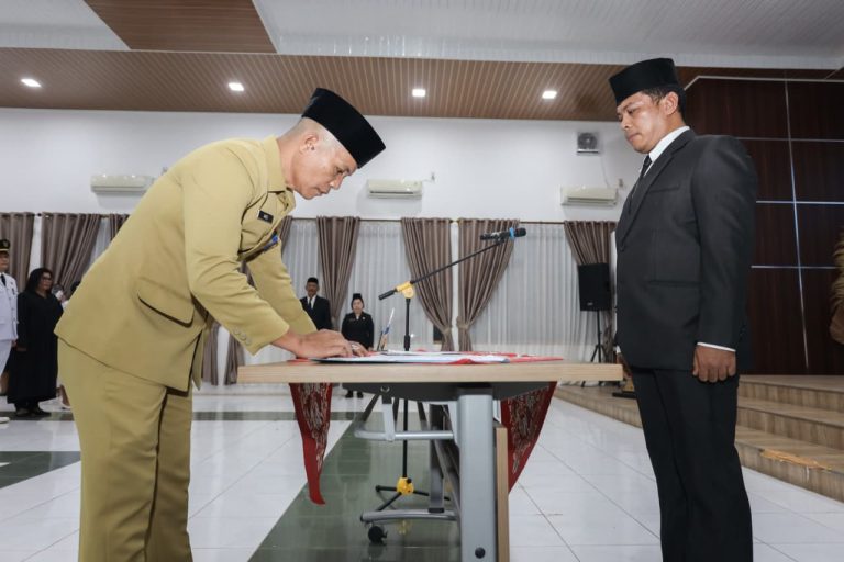 51 Pejabat Administrator dan Pengawas di Lingkungan Pemko Siantar Resmi di Lantik