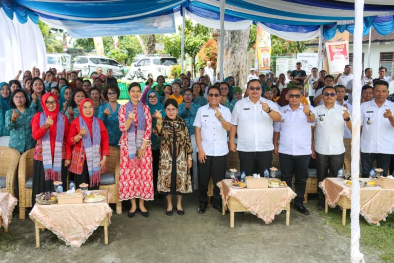Ketua TP PKK Siantar Dampingi Ny Kahiyang Ayu Tinjau Lomba Aku Hatinya