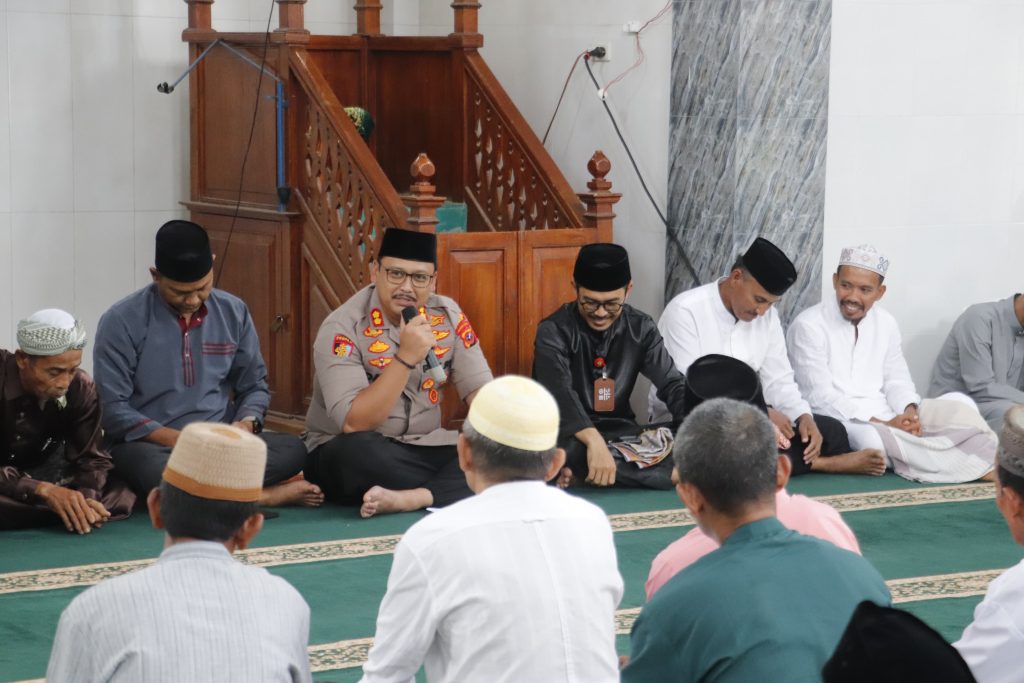 Safari Jumat Kapolres Langka