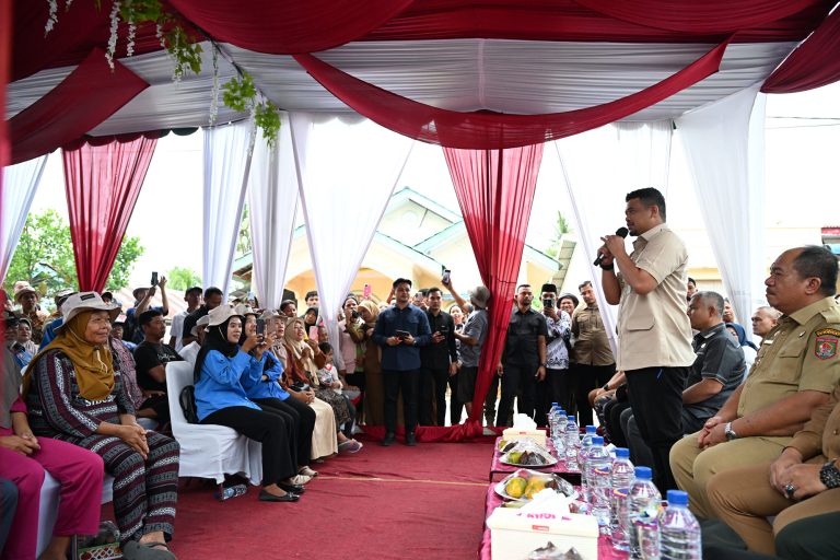 Bobby Nasution Beri Bantuan Alat dan Pastikan Harga Gabah Stabil