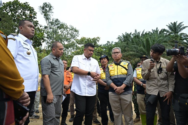 Bobby Nasution Pastikan Perbaikan Jalan Rusak Labura-Toba Mulai Dikerjakan