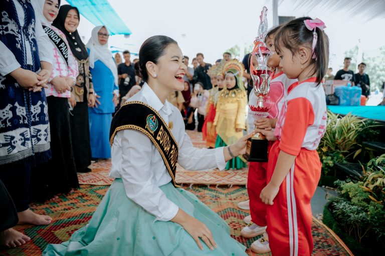 Kahiyang Ayu Ajak Anak PAUD Amalkan Ikrar Kebiasaan Anak Indonesia Hebat