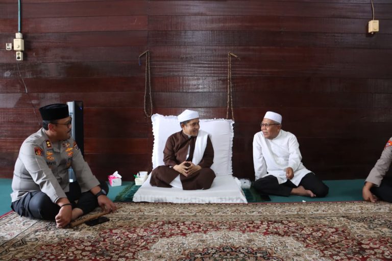 Kapolres Langkat Kunjungi Tuan Guru Babussalam