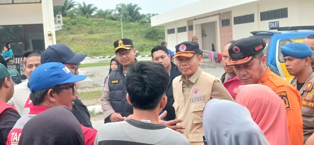 Kapolres Langkat Salurkan Bantuan Sosial untuk Pengungsi Banjir