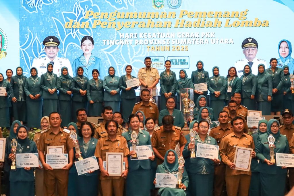 Ketua TP PKK Siantar Hadiri Pemyerahan Hadiah Lomba Tingkat Provinsi