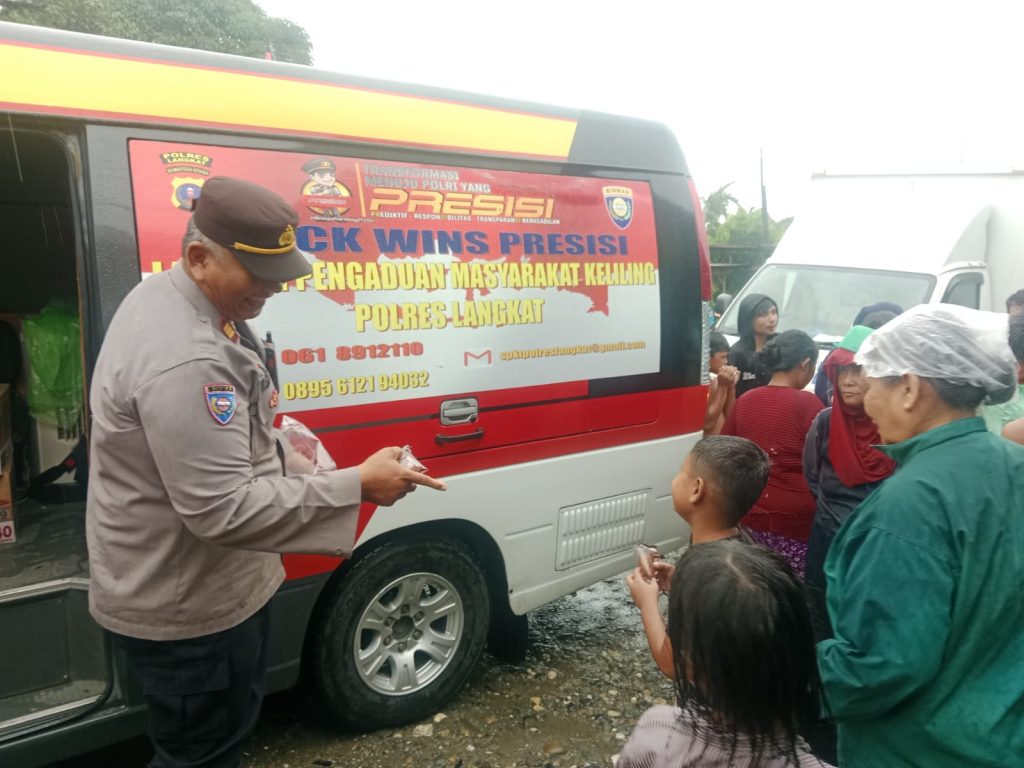 Sat Binmas Polres Langkat Salurkan Bantuan Sosial untuk Warga