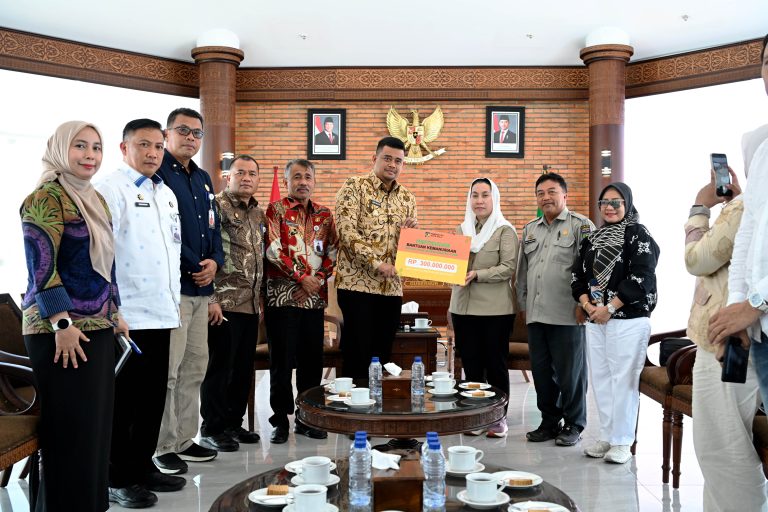 Bobby Nasution terima Bantuan dari Kota Palu