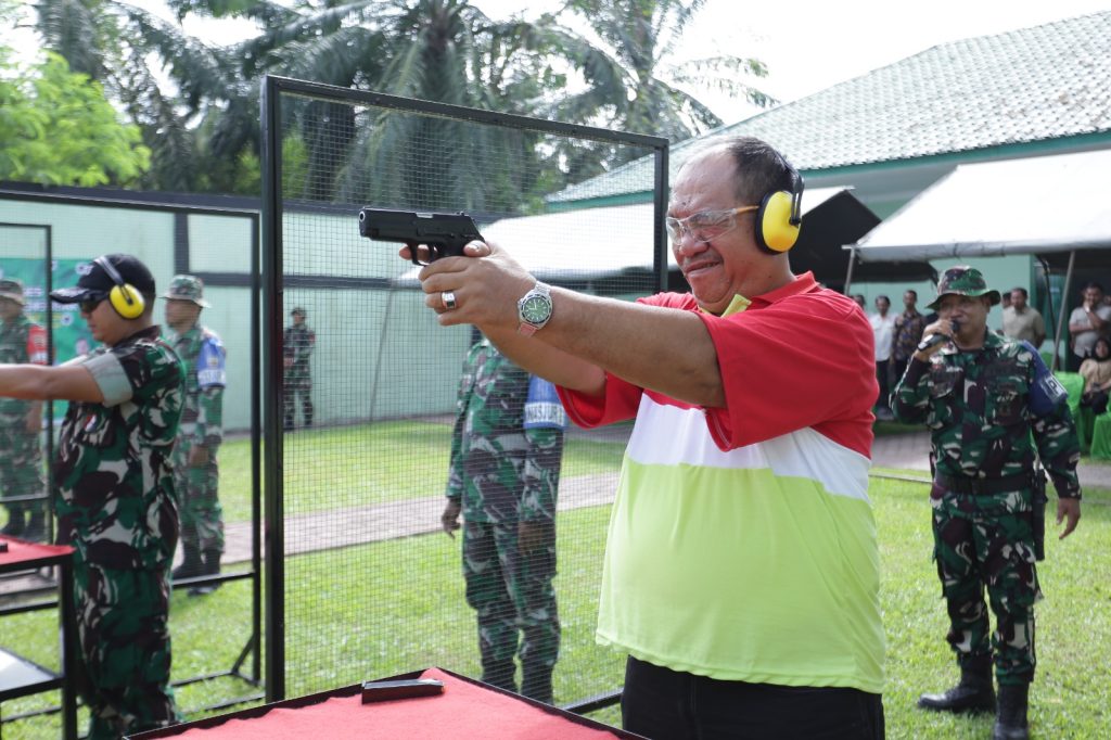 Bupati Asahan Bersama Forkopimda Ikuti Eksibisi Menembak Executive 2025