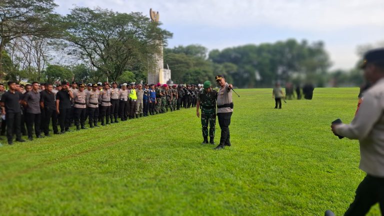 Polres Langkat Gelar Apel Kesiapan PAM Kunjungan Kerja Presiden RI Prabowo Subianto