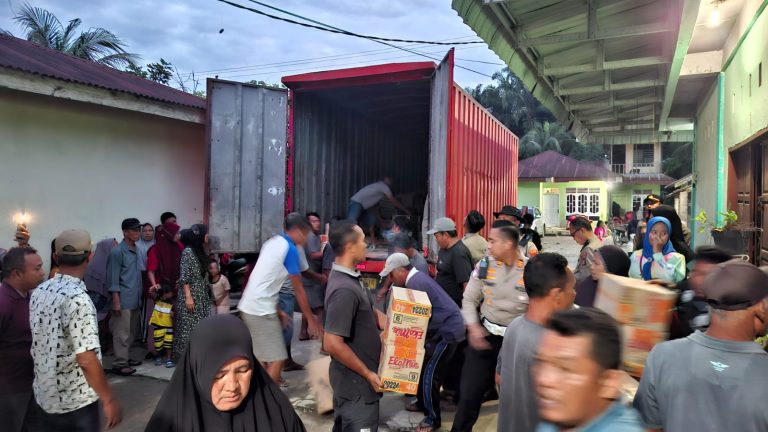 Polres Langkat Salurkan Bantuan Sosial Pascabencana Banjir