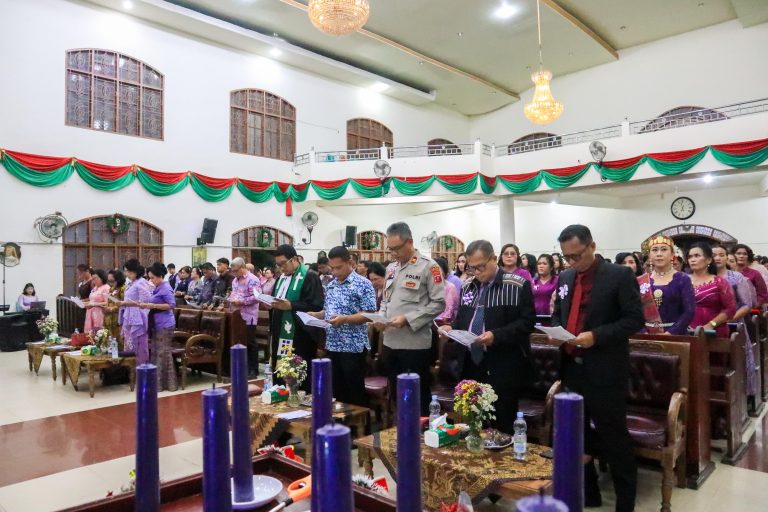 Sekda Junaedi Hadiri Acara Perayaan Natal Tenaga Kesehatan RSUD Djasamen Saragih