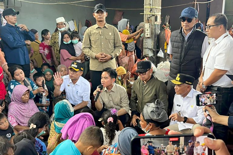 Wagub Sumut Dampingi Wapres RI Gibran Tinjau Dua Desa Lokasi Banjir dan Longsor Tapsel