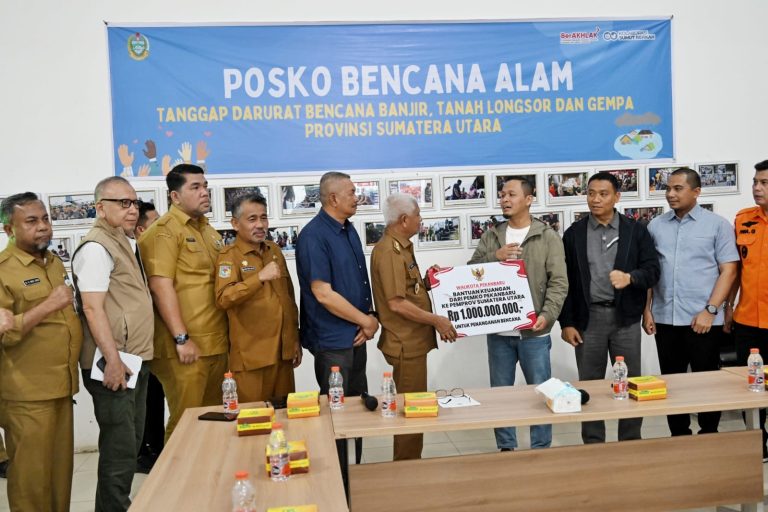 Wagub Sumut Terima Bantuan Rp1 Miliar dan Logistik dari Pekanbaru