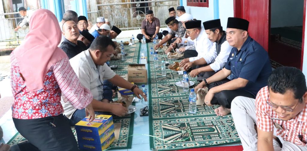 Bupati Anton Ajak Jamaah Masjid Ilham Sigundaba