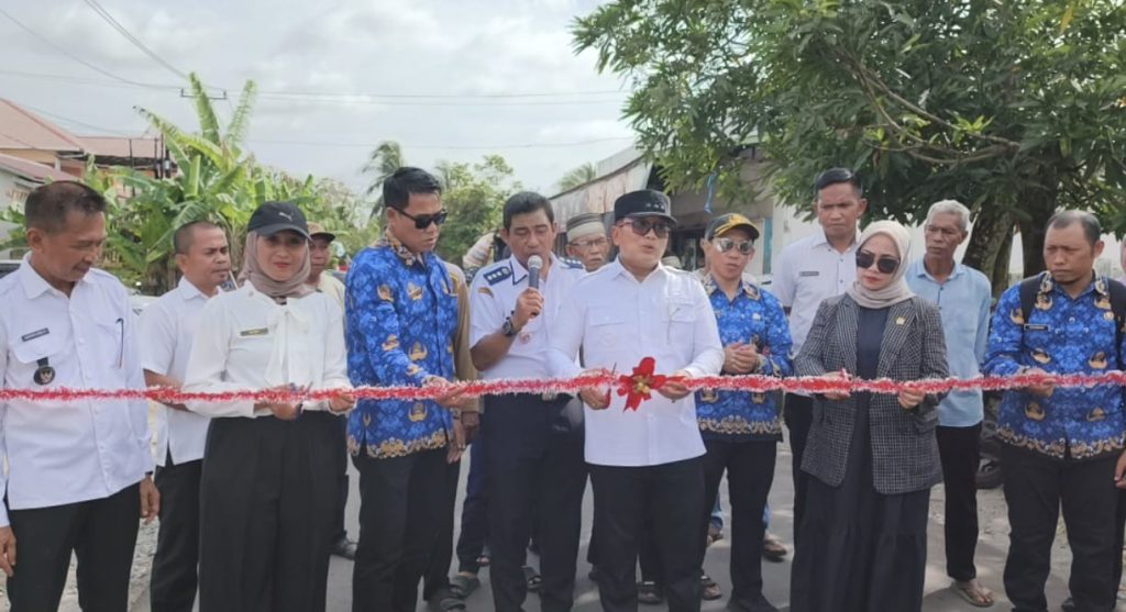 Bupati Kubu Raya Resmikan Jalan Poros Ekonomi Desa Sungai Itik
