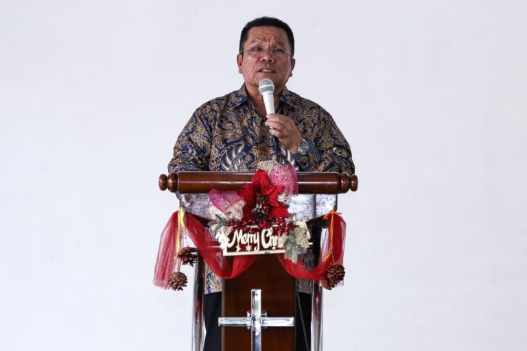 Walkot Wesly Hadiri Ibadah Syukuran dan Ramah Tamah di GKPS