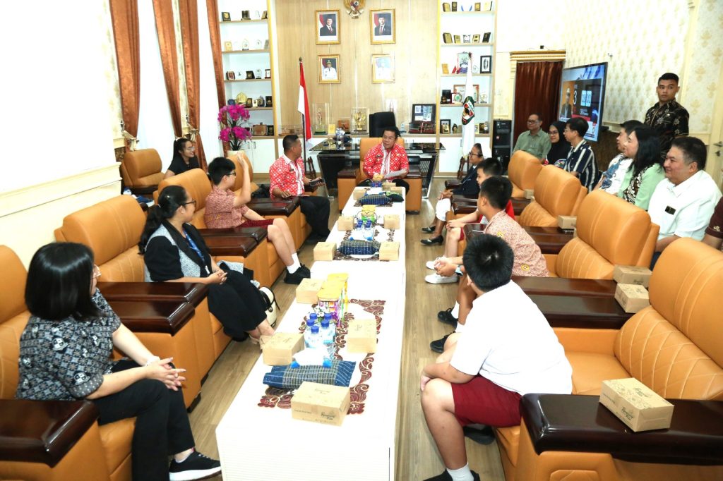 Walkot Wesly Terima Kunjungan Siswa Berprestasi