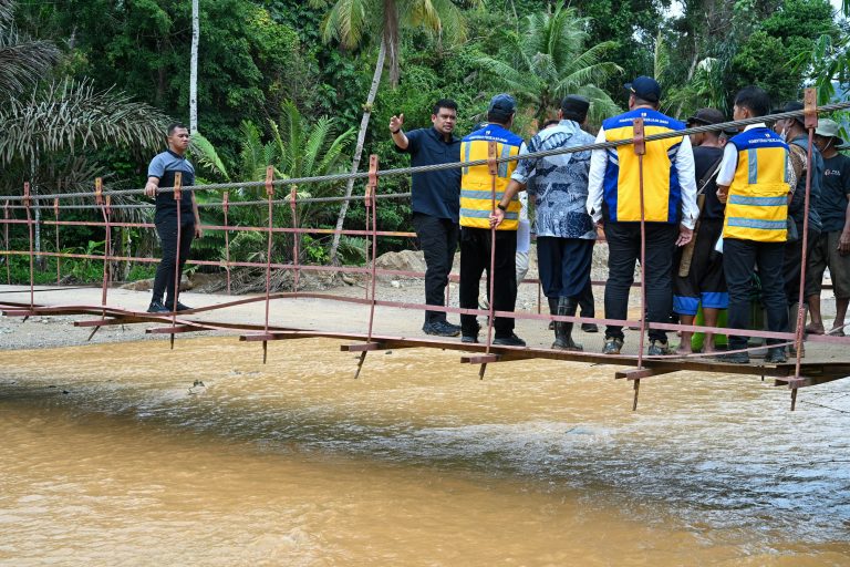 Bobby Nasution Tinjau Sungai Tukka