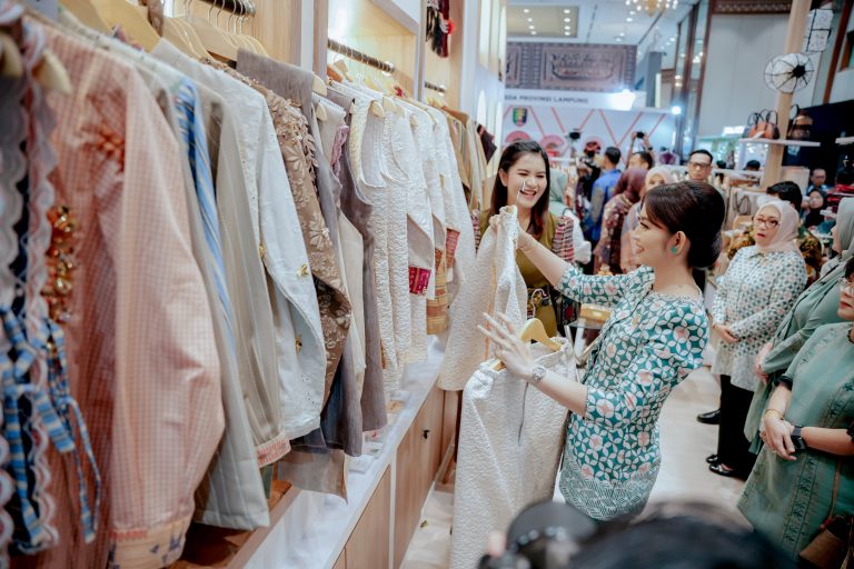 Kahiyang Ayu hadiri Pembukaan INACRAFT 2026