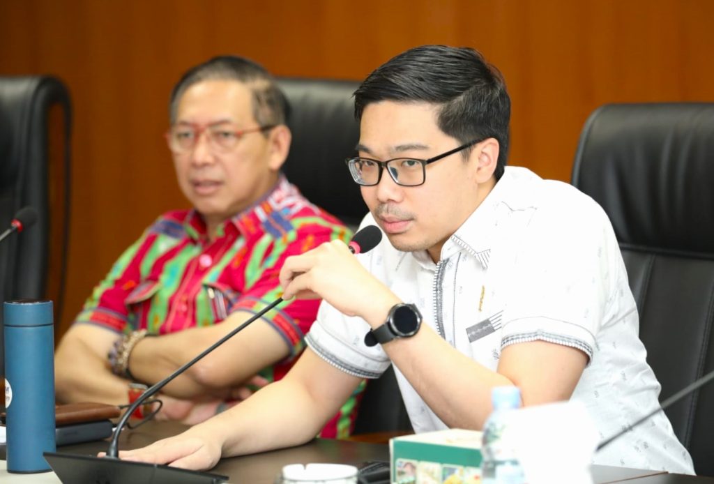 Mahasiswa Universitas Battuta Melaksanakan Parliement Tour