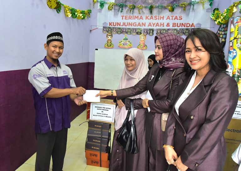 Bakti Sosial Ikatan Keluarga DPRD Kota Medan