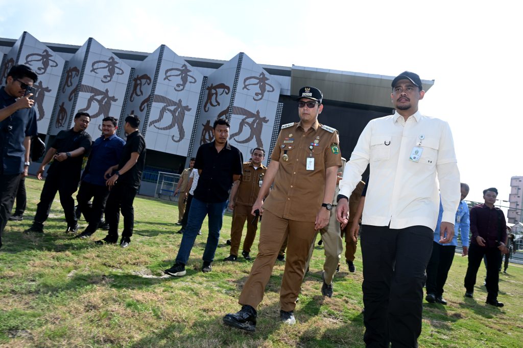 Bobby Nasution Tinjau Lapangan Kebun Bunga