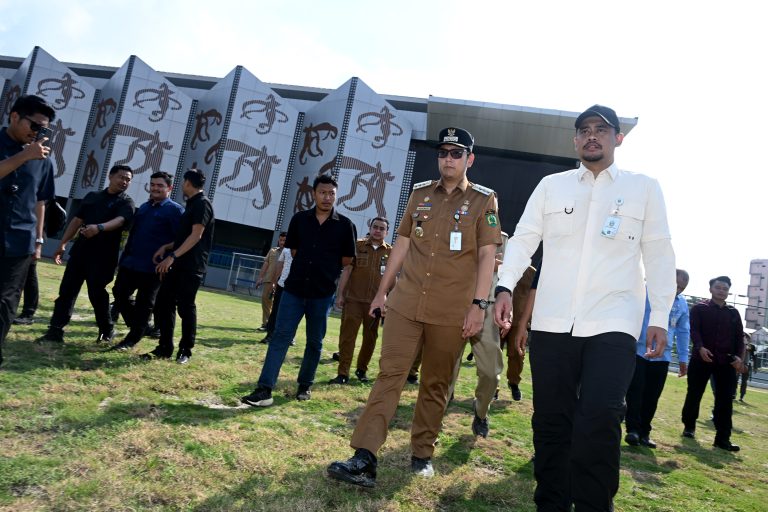 Bobby Nasution Tinjau Lapangan Kebun Bunga