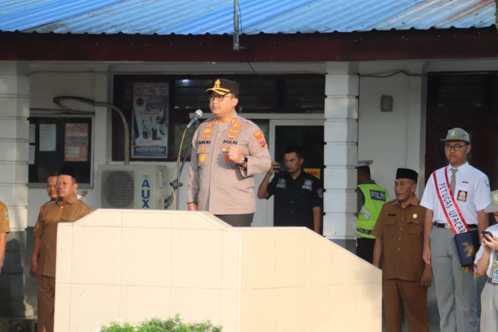 Kapolres Langkat Pimpin Upacara di SMAN 1 Stabat