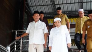 Syah Afandin dan Wabup Tiorita Berbagi Hewan Qurban untuk Warga Besilam