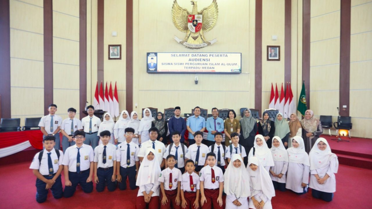 Wakil Ketua DPRD Kota Medan Terima Audiensi Siswa-Siswi Perguruan Islam Al-Ulum