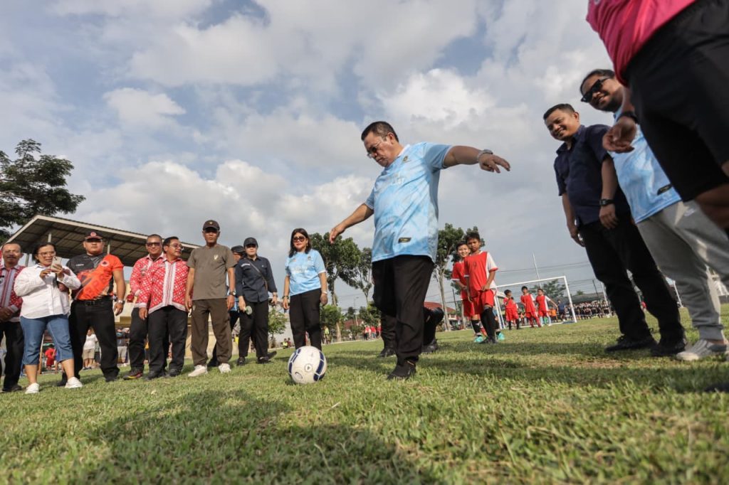 Walkot Wesly Kick Off Tanda Liga Sepak Bola Usia Dini Resmi Dimulai