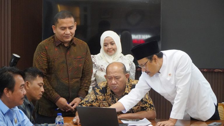 bupati Syah Afandin Jemput Bantuan Banjir Langkat
